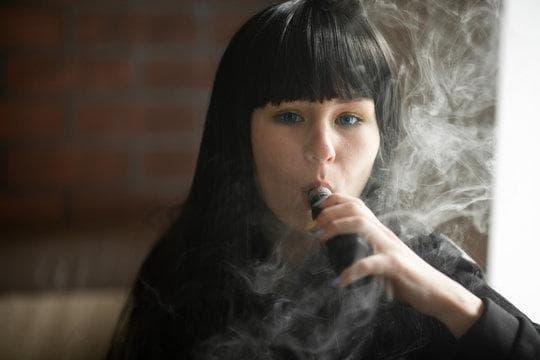 Elektronik Sigara market upheaval as e cigarettes banned trigger public health debate