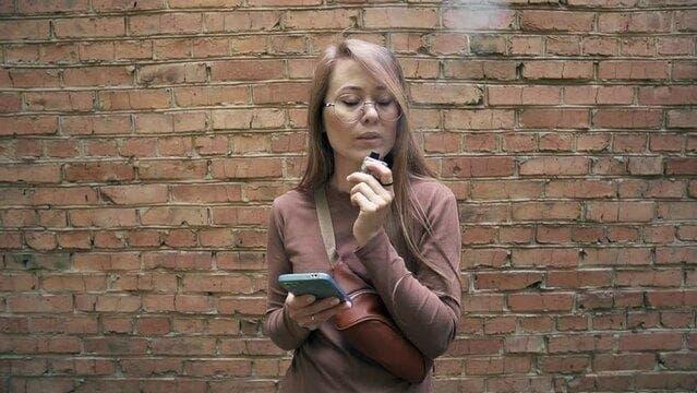 Investigating trực tiếp đá gà 67 live coverage and the impact of e-cigarette advertising to youth on regulation and public health