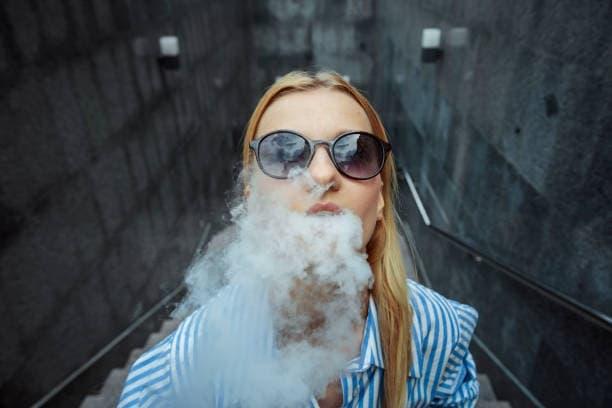 Elektronske Cigarete guide and e-cigarettes vs traditional cigarettes comparison for health cost and flavor trends