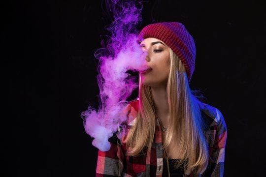 vape breakthrough, disposable e cig that looks like cigarette attracts vape users with realistic feel